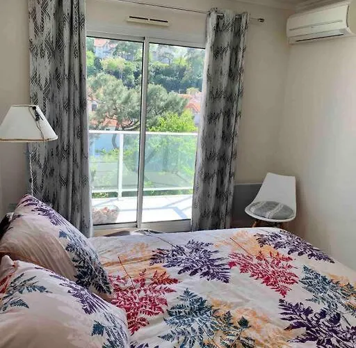 In Arcachon, Near The شقة *